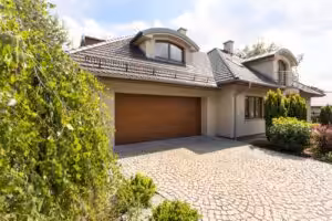 detached house exterior with cobblestone driveway 2024 10 18 08 44 51 utc