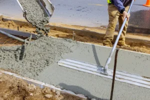 construction worker pour cement